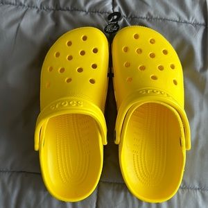 Crocs lemon yellow size 8 womens